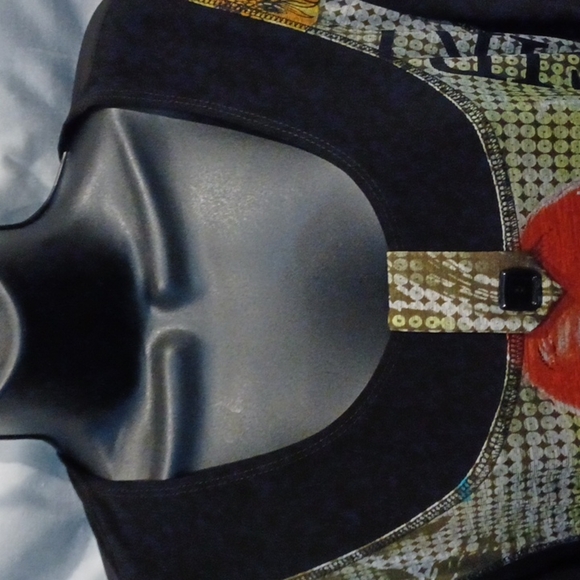 Modes Crystal 3/4 Blouse, 22"=PTP, 28" L - Picture 2 of 6